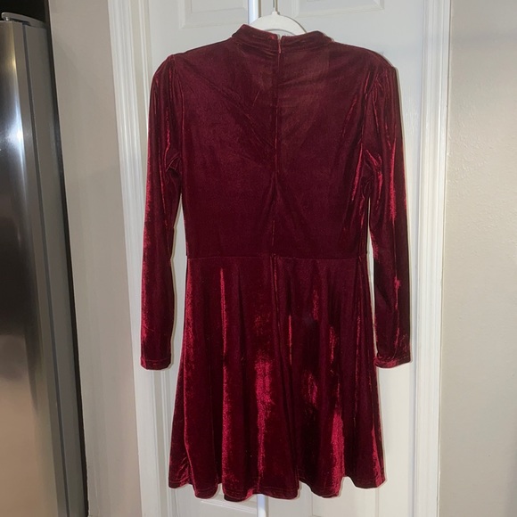 Long Sleeve Choker Velvet Dress-Red - Picture 7 of 8